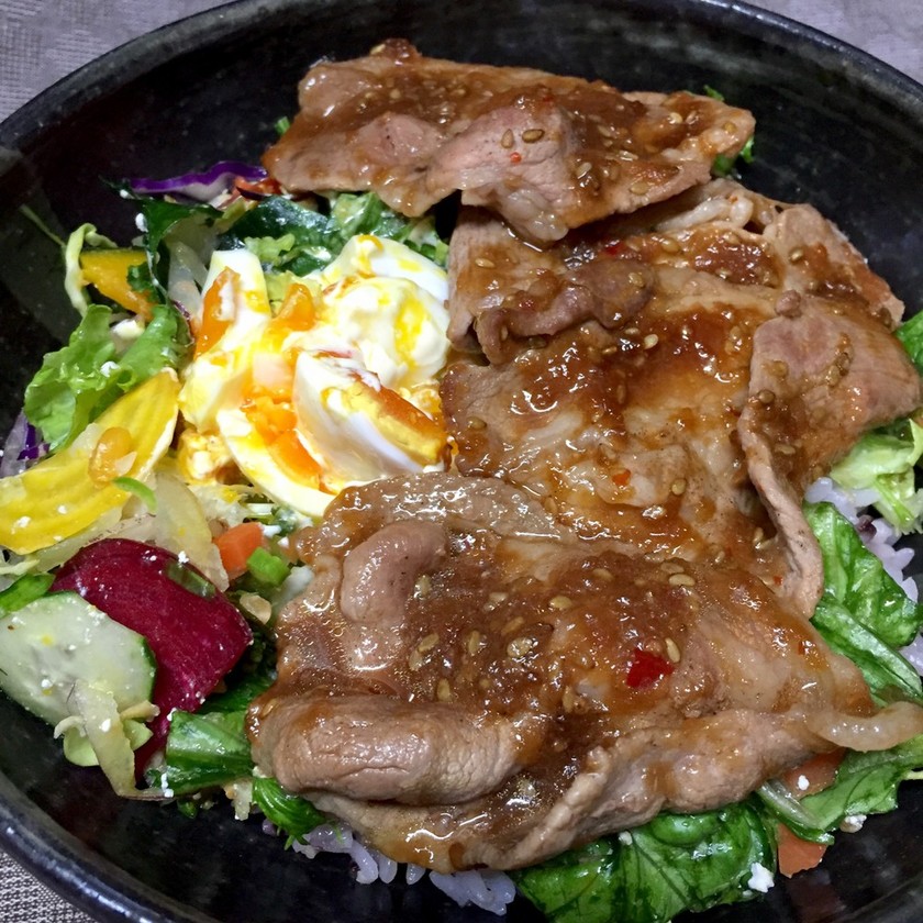 自家製焼肉のタレで豚どーーーん（丼） by ひだまりっぺ 【クックパッド】 簡単おいしいみんなのレシピが350万品