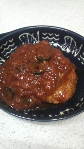 トマトソースの煮込みハンバーグ