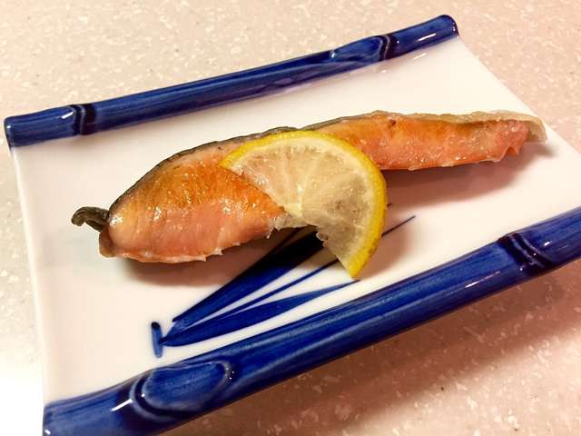 シャケ レモン風味のさつぱりマリネ レシピ 作り方 By Hash五阡円屋絽地 クックパッド