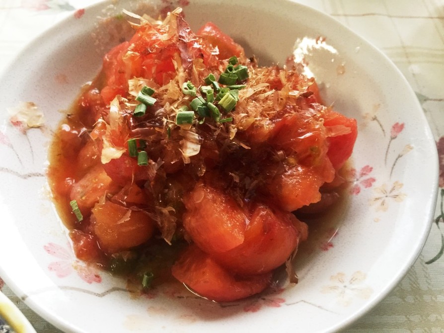 簡単☆湯剥きトマトで冷やしトマトサラダの画像