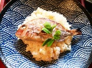 天草の鯛と塩で作る鯛めしの写真
