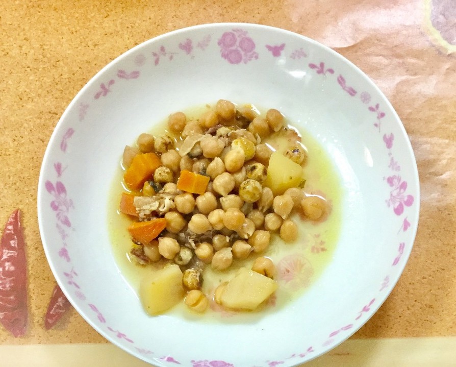 ひよこ豆とタイガーナッツのベーコン炒め煮の画像