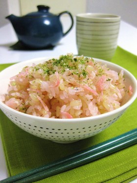 白だしで炊く桜えびご飯-磯の香り-