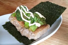 玄米切もちアレンジ:ブロッコリー海苔巻き