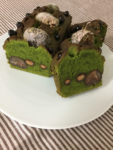 緑冴える抹茶のパウンドケーキの写真