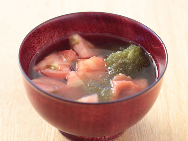 トマトと梅干のすまし汁