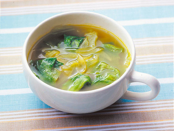 レタスと玉ねぎのカレー風味スープ