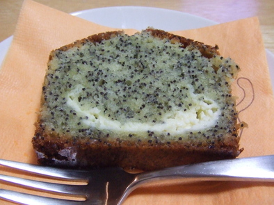 ブルーポピーシード＆クリームチーズケーキの写真