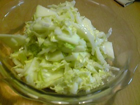 白菜とりんごのサラダ