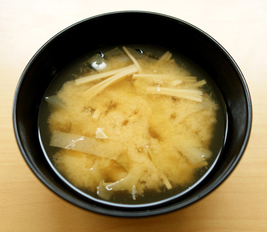 キャベツとえのきの味噌汁の画像