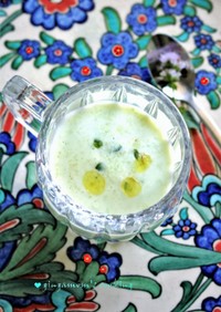 胡瓜とヨーグルトの冷たいスープ～地中海風