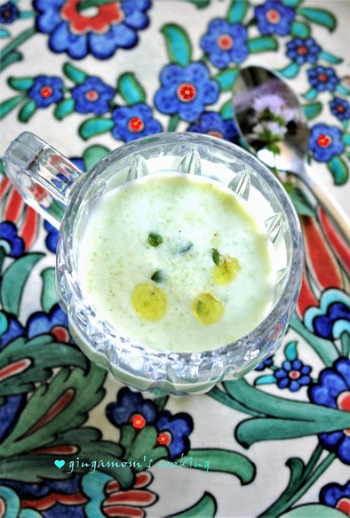 胡瓜とヨーグルトの冷たいスープ～地中海風の写真