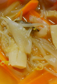 簡単ランチ！玉ねぎ人参もやしの中華スープ
