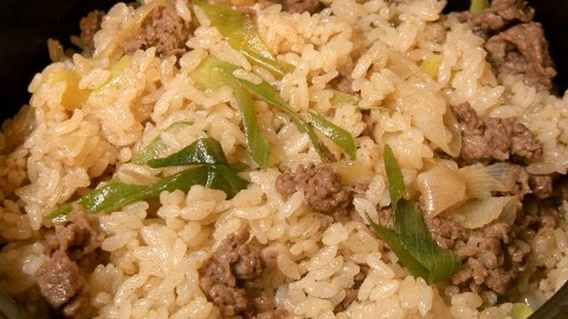 牛丼味の炊き込みご飯 大葉にんにく醤油で レシピ 作り方 By Tomimari クックパッド 簡単おいしいみんなのレシピが356万品
