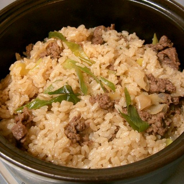 牛丼味の炊き込みご飯 大葉にんにく醤油で レシピ 作り方 By Tomimari クックパッド 簡単おいしいみんなのレシピが356万品