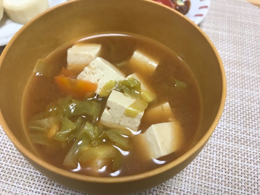 豆腐とキャベツのおみそ汁の画像
