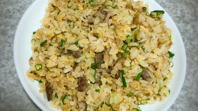 残った焼肉で牛肉ピラフ 牛肉炒飯 レシピ 作り方 By Cotoemoon クックパッド 簡単おいしいみんなのレシピが358万品