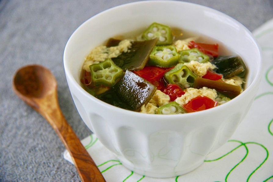 夏野菜と塩こぶ茶の卵スープの画像