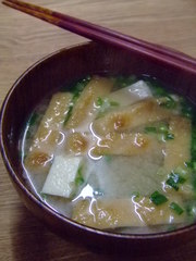 おみそ汁に焼きお揚げ♪の写真