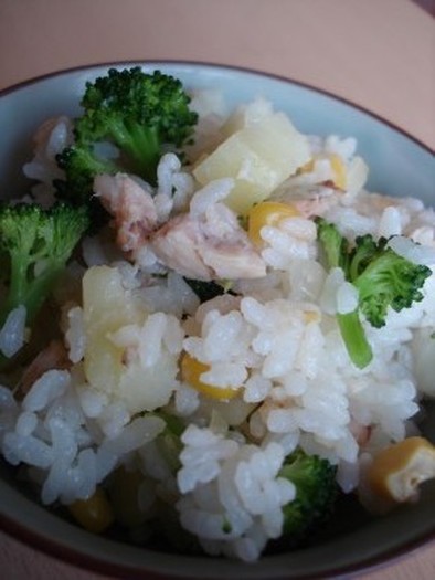 北海道ごはん☆具だくさんの炊き込みご飯の写真