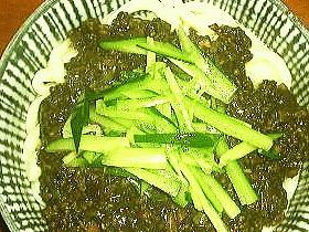黒ごま入りジャージャーうどん
