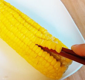 やってみて!とうもろこしの実の外し方
