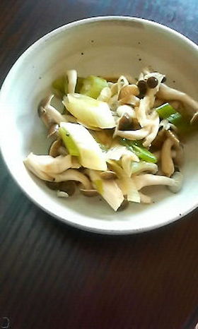 レンジでしめじと白ネギのバタつゆ和え☆