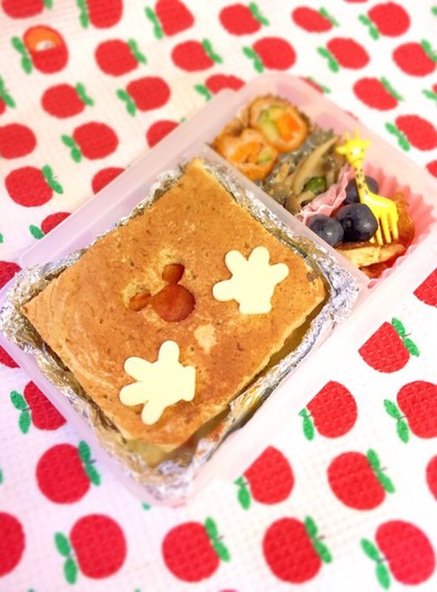 お弁当に可愛い♡パンケーキグラタン♡の写真