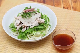 手作り梅だれで、サラダうどん