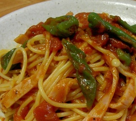 えのきとしし唐とハムのトマトソースパスタ