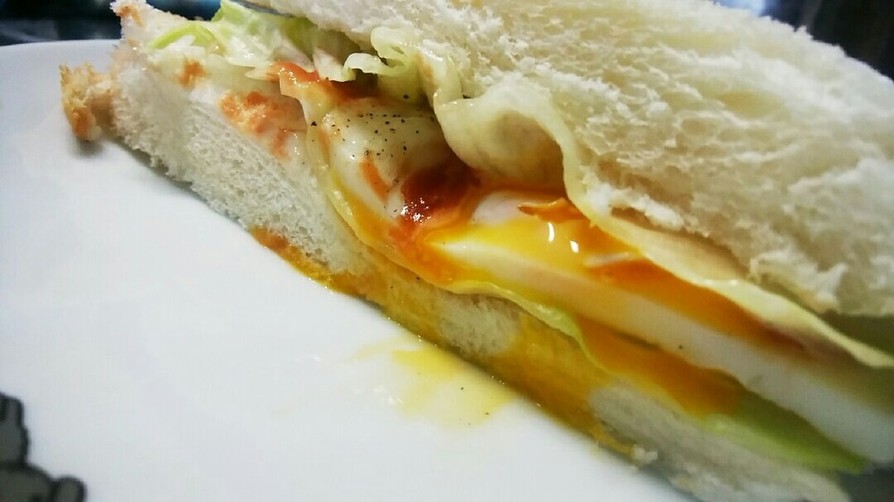 半熟卵のサンドイッチの画像