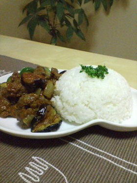 ナス&ひき肉ドライカレー(^A^):*+