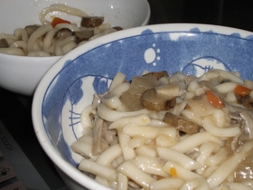 とん汁+うどん=手づかみうどん食