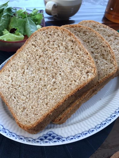 ライ麦と全粒粉のふわふわ低GI食パンの写真