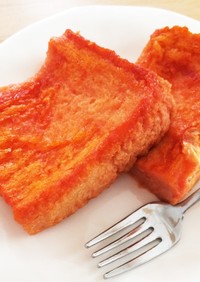 野菜ジュースで真っ赤なフレンチトースト