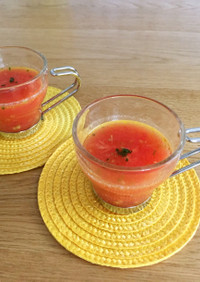 ミキサーいらず！冷凍トマトの冷製スープ