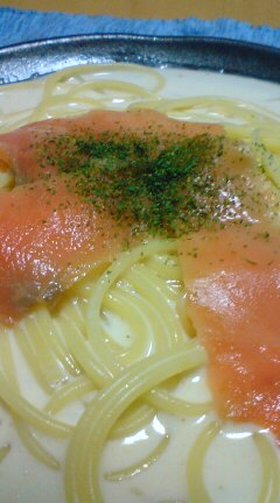 サーモンのカマンベールチーズスープパスタ
