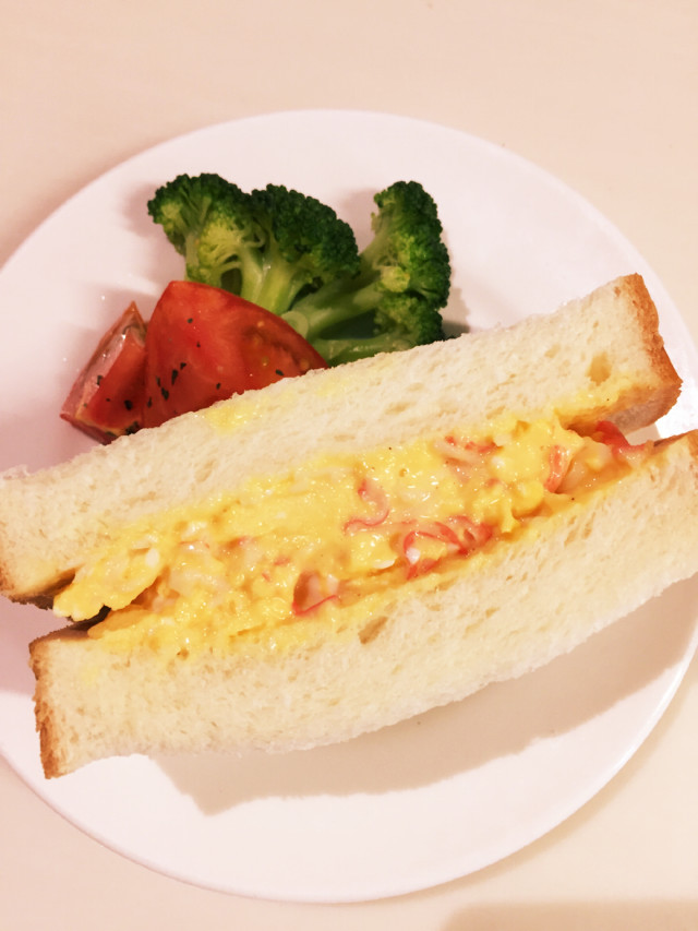 朝食に☆簡単カニかま卵サンドの画像