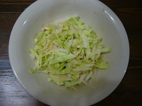 ぶきっちょさんの千切りキャベツサラダ