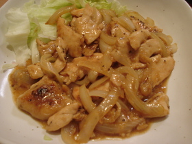 節約♪鶏むね肉とタマネギのしょうが焼き