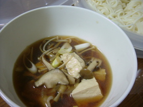 簡単!ざるうどん【きのこつけ汁】