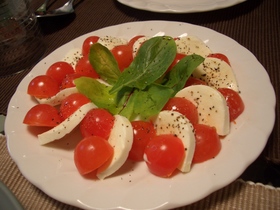 ミニトマトモッツァレラのイタリアンサラダ