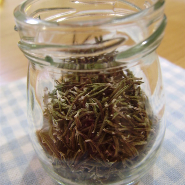 ローズマリーのドライハーブを作ろう レシピ 作り方 By そばかす美人 クックパッド 簡単おいしいみんなのレシピが351万品