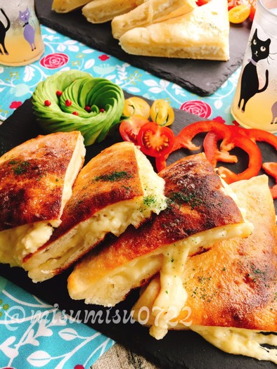 チーズとろりんフライパン焼きチーズナンの写真