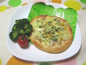 シーフードピザパン♪