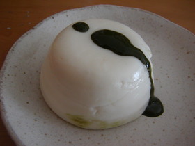 杏仁豆腐抹茶ソースがけ