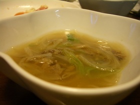 牛肉レタススープ
