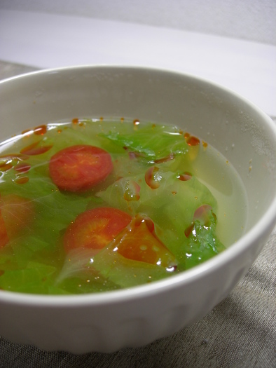 レタスとトマトの中華スープ♪の写真