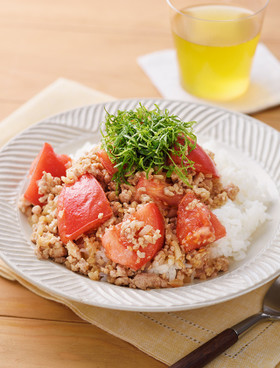 トマトとしそのそぼろ丼