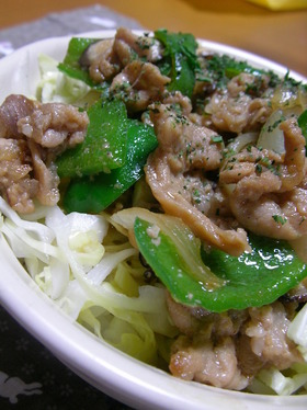 ウチの野菜たっぷり♡豚のしょうが焼き丼